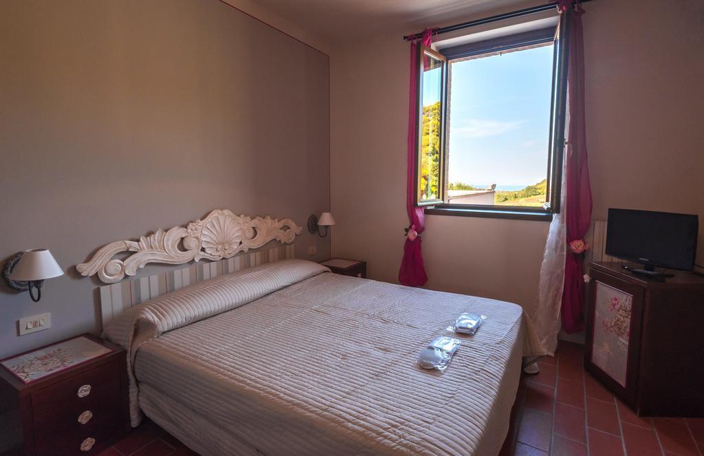 Country House Il Casale Hotel Altidona Habitación foto
